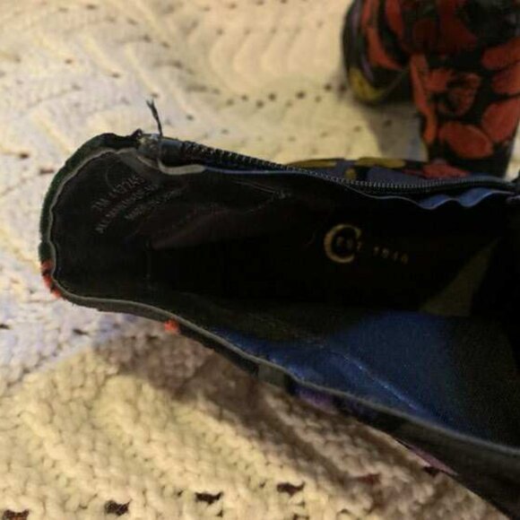 NWOT CEST 1946 Floral Velvet Bootie size 7 - Picture 5 of 6